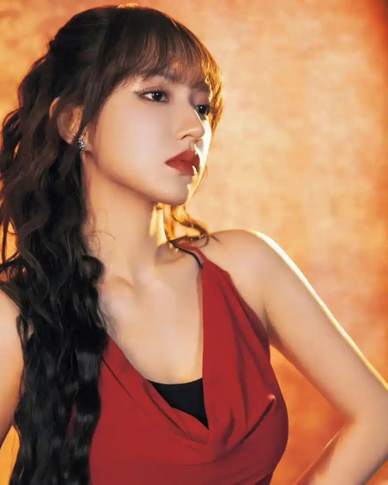 程潇#  #程潇身材真好# 一袭红裙,又飒又辣! 676767