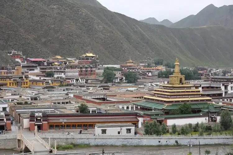 俯瞰拉卜楞寺的全貌