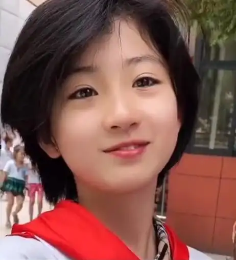 神仙颜值陕西一女孩神似桂纶镁走红还是个学霸网友有钱途2