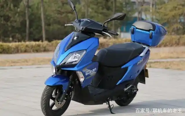 轻骑铃木yu125踏板车上市usb接口6l油箱续航500公里售价9380