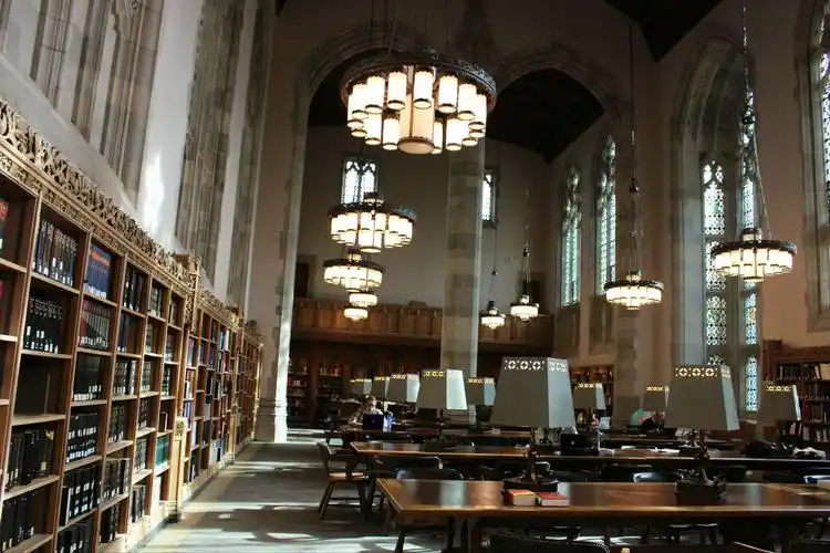 别人的图书馆. 耶鲁大学