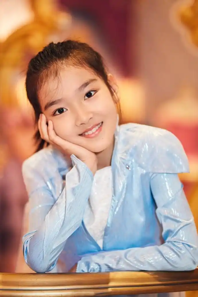 童星出道的王圣迪,演技和实力都让人惊艳,从小就是文艺苗子的她,在