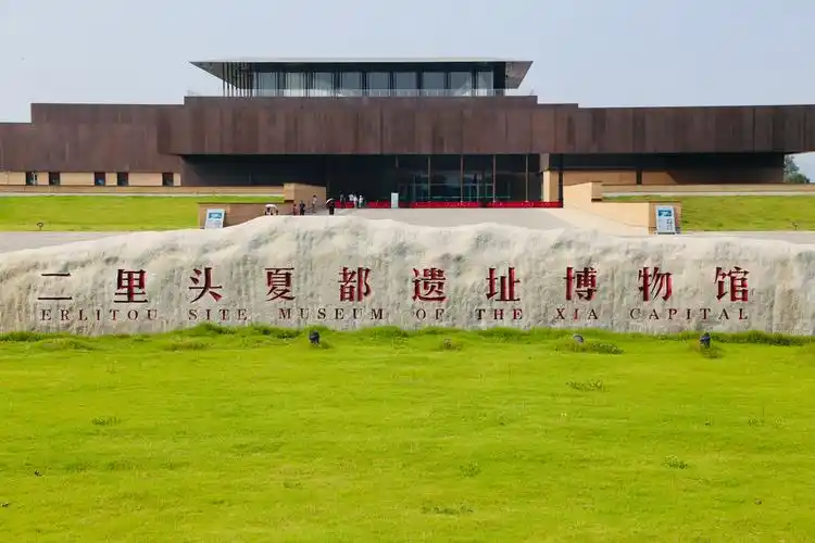 二里头遗址开启华夏王朝文明篇章