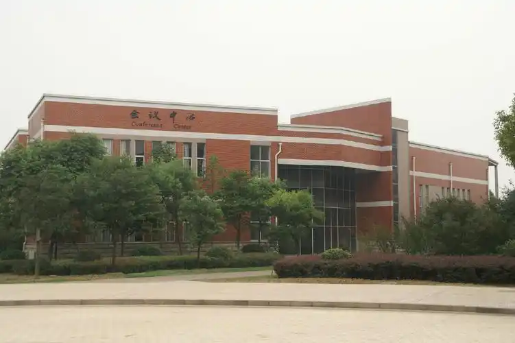 p>江苏省天一中学,简称"天一",创办于1946年,位于江苏省无锡市 a