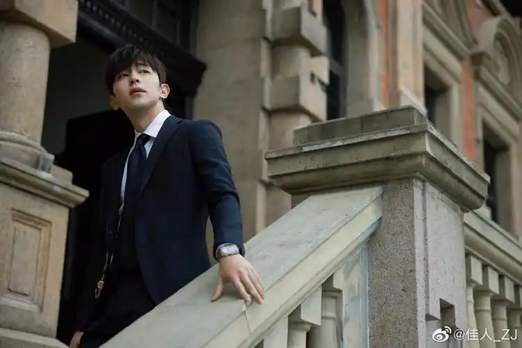 邓伦——在转角的纬度里