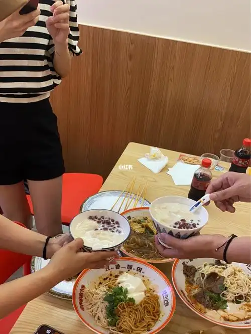 当你有一群手机先吃的姐妹