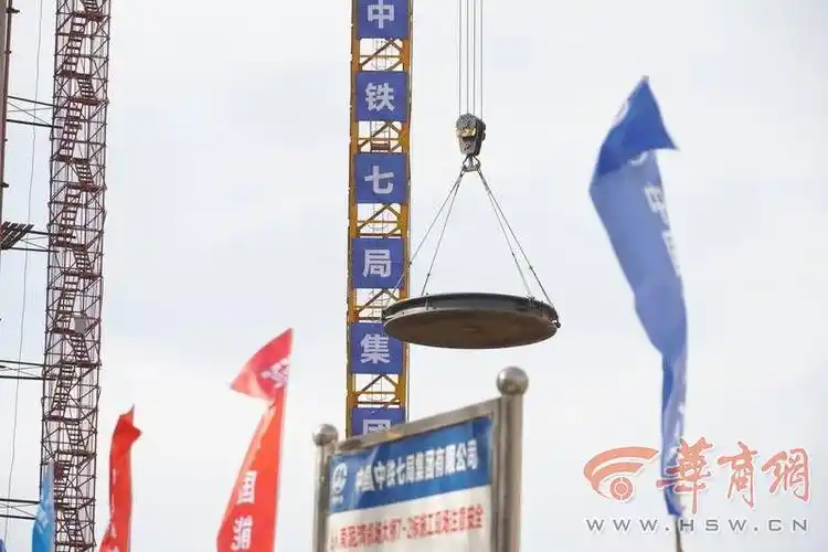 华商报记者 任婷 通讯员 胡苗苗 董鹏凯延安东绕城高速公路项目位于