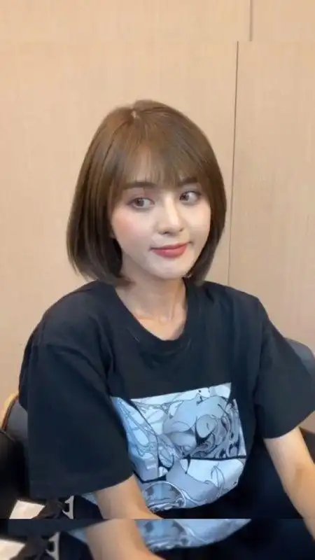 适合圆脸女生/显瘦"免打理短发"