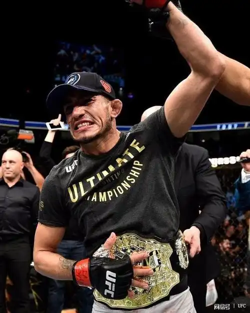 ufc216赛果夜魔弗格森加冕轻量级临时冠军