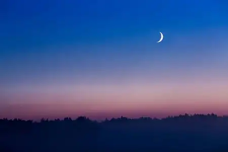 弯弯的月牙图片