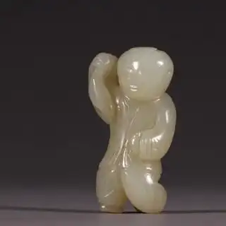 文物清代和田玉籽料童子雕件