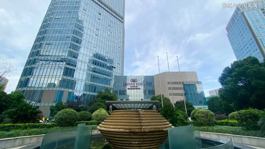 绍兴世茂皇冠假日_摄影_文果_餐厅