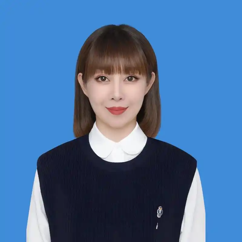 "有幸的话被爱,无幸的话自爱,其它时间做个旁观者"#证件照