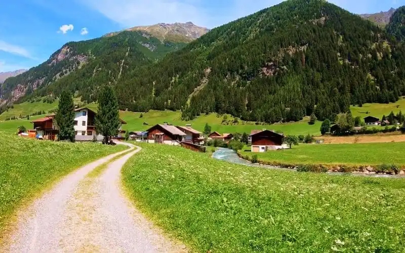 奥地利乡村生活,到处种满草
