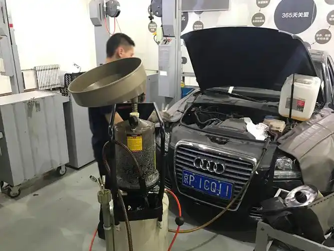 抽油机的原理其实就是在连接气泵后,高压空气在罐内的流动产生真空后