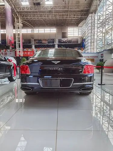 男人别谈理想,只谈挣钱 2021款宾利飞驰w12 6.0排量等你开回家