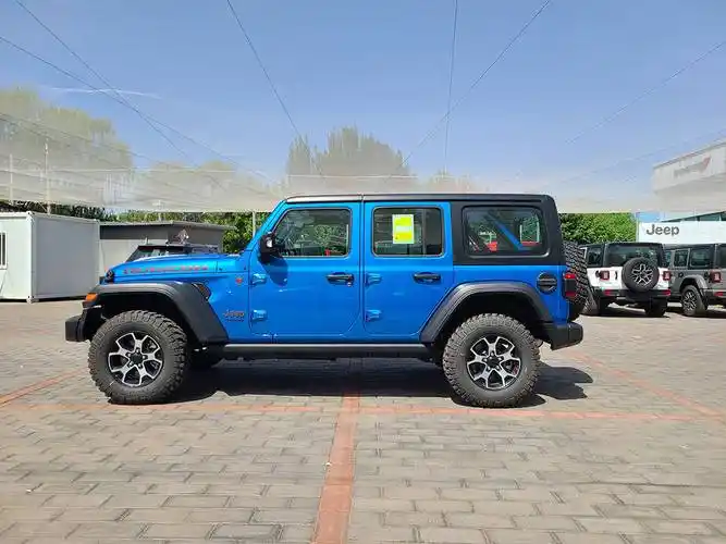 北京牧马人专卖店罗宾汉四门特惠颜色全