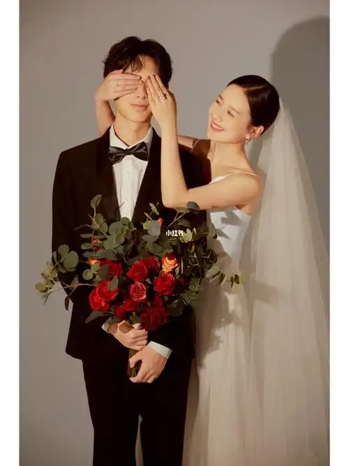 简约好看的内景婚纱照 室内婚纱照风格推荐