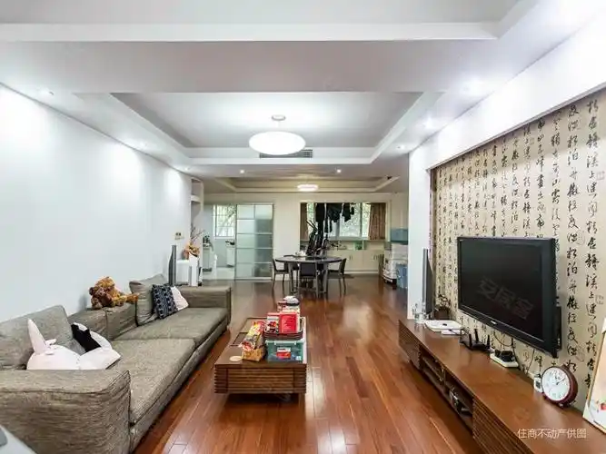 四开间朝南,满五年急抛,带车位送精装,价格可谈,近地铁口,曹杨华庭