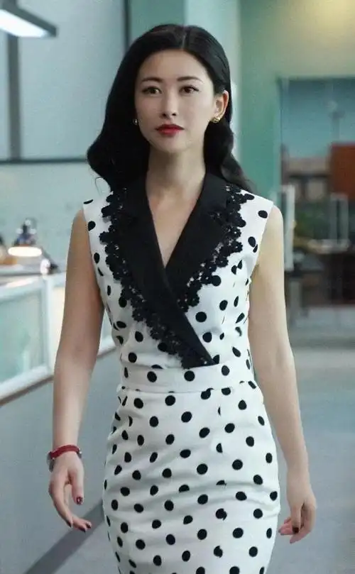 《精英律师》的栗娜带火了朱珠,身材,颜值,气质几乎三维一体!