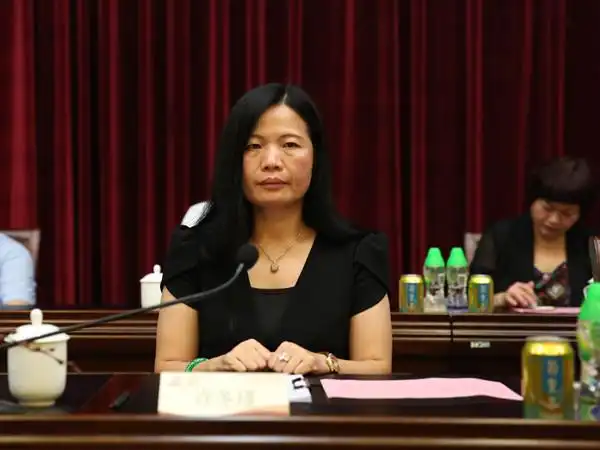 副董事长,常务副总经理许冬瑾出席大会