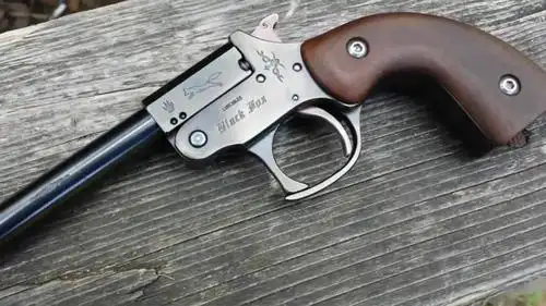 黑狐单发手枪用这枪也就听个响吧