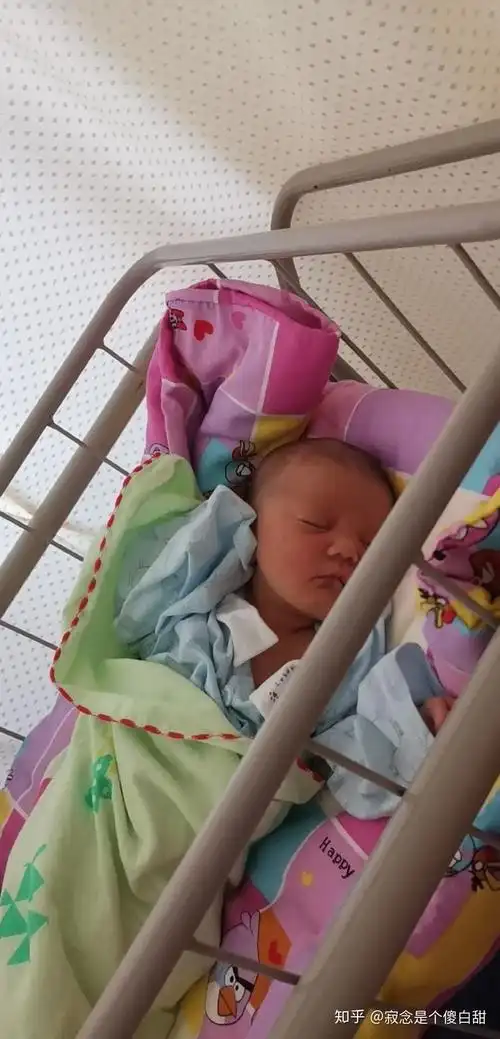 出生的一两个月的小婴儿可以有多可爱? - 知乎
