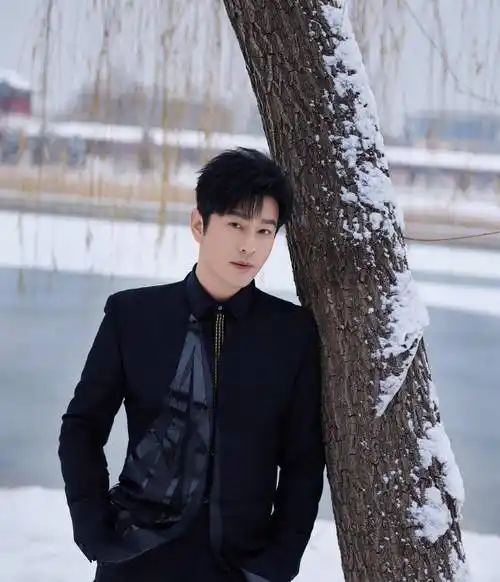 黄晓明自曝胖了30斤,尹正替他说明缘由,辣评:裤衩又大回来了吧