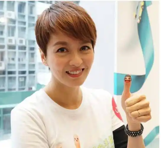 梁咏琪蛋糕事件全过程,蛋糕门的真相是什么,是得罪了杨受成吗_郑伊健