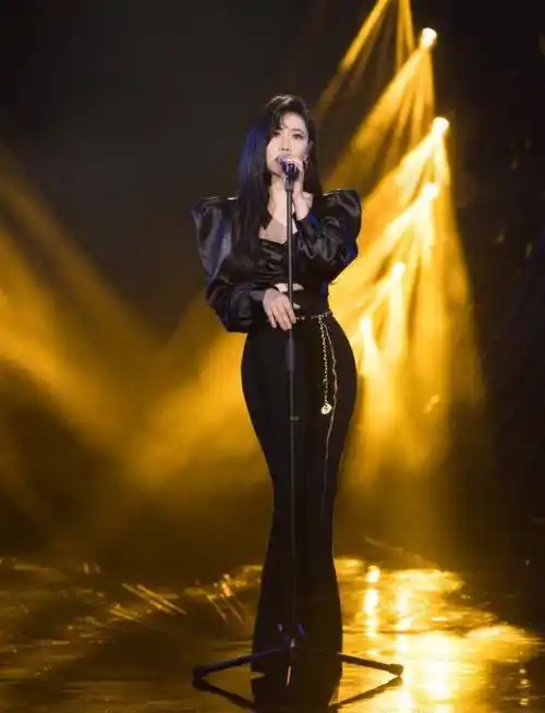 原创袁娅维太会穿不想秀腿故意穿花瓶裙却意外闪耀全场