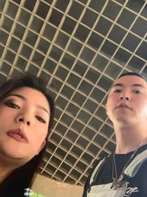 jonyj演唱会现场浪漫求婚与前女友深情拥吻甜蜜满满