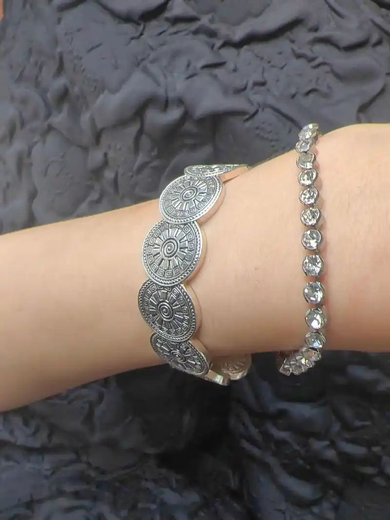 瑞银鸟双面刻时来运转手镯 来贵州旅游买的 越看越喜欢,非遗杨正贵