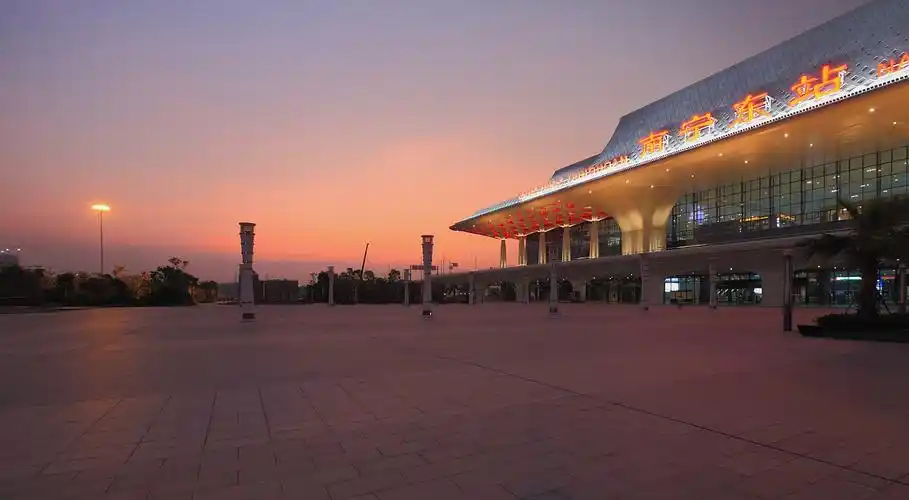傍晚的南宁东站