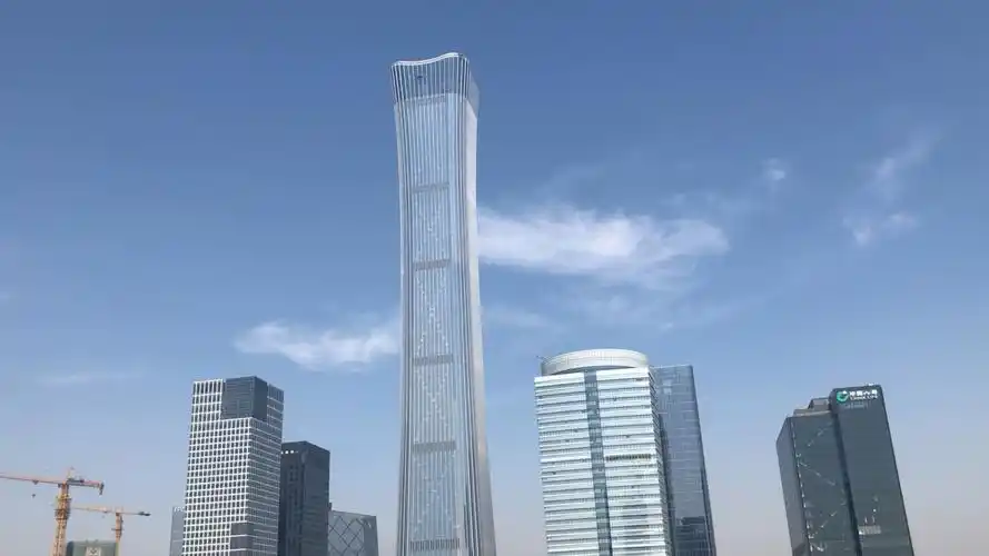 消防设施操作员拍摄北京国贸中国尊