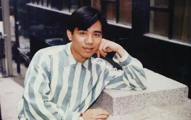 李国祥,1964年出生于香港,1989年参加第八届新秀歌唱大赛而入行.