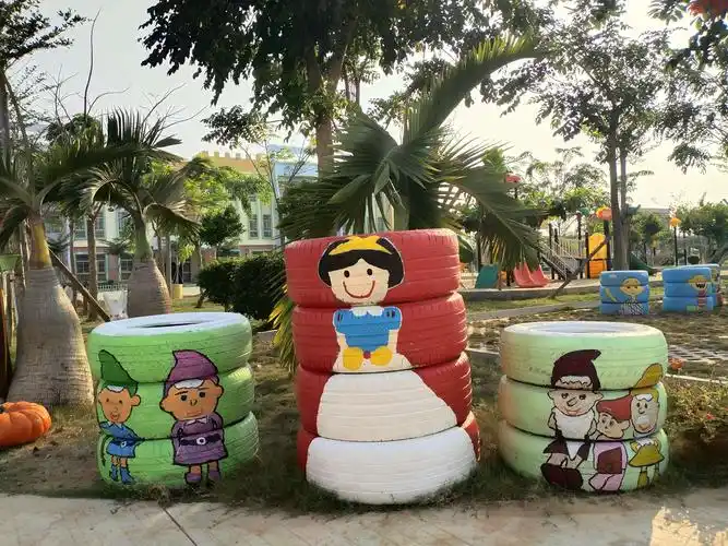 走进绘本,感受童话——耐村幼儿园教师绘本故事轮胎画展示活动