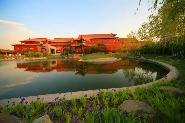 徐正荣2008年4月摄于北京昌平温都水城.这里曾是康熙的行宫.