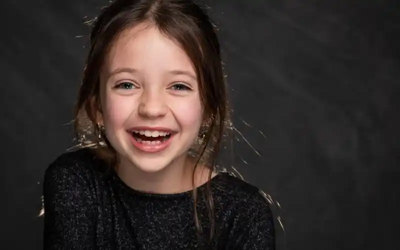 甜美微笑女孩图片壁纸