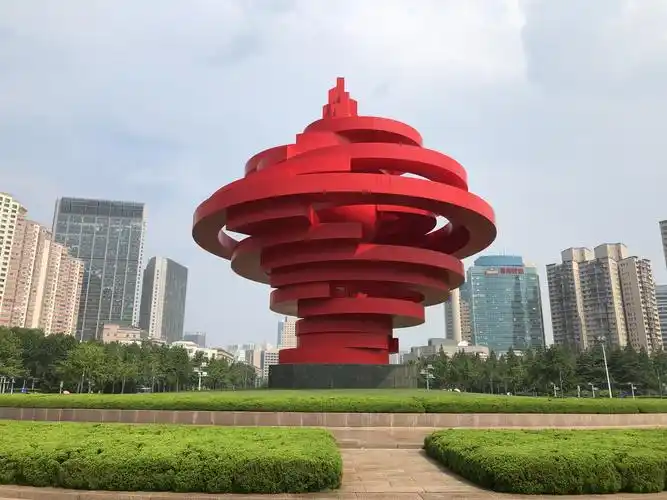 五四广场上青岛的标志性建筑.