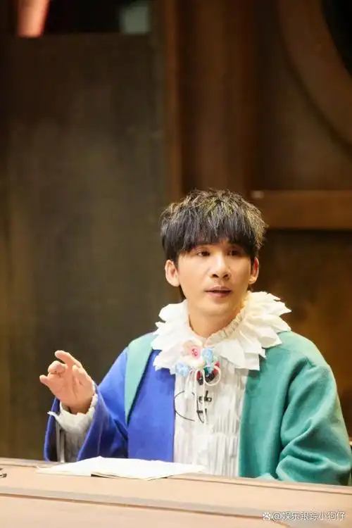 《大侦探8》第九案:杨蓉粉色造型像芭比娃娃,大张伟穿着像小丑