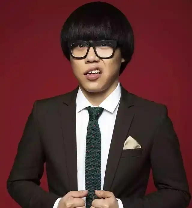 幸好遇见了芒果台的托尼,让他颜值回春,让姑娘们垂涎欲滴.