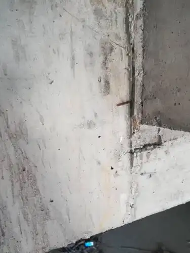 7米跨度的大梁,在次梁交接处出现竖向裂缝!问题严重吗?