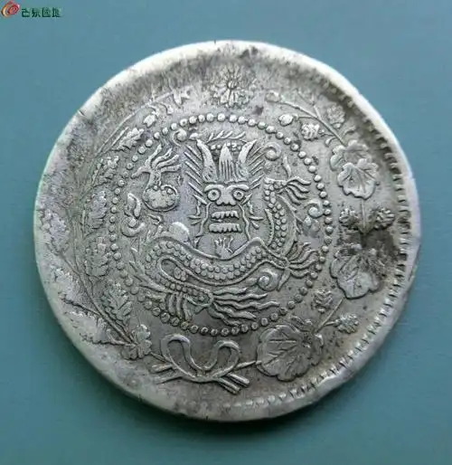 讨论欣赏区 03 孤品大珍新疆龙洋 双层花是新疆银元的珍稀版别,都