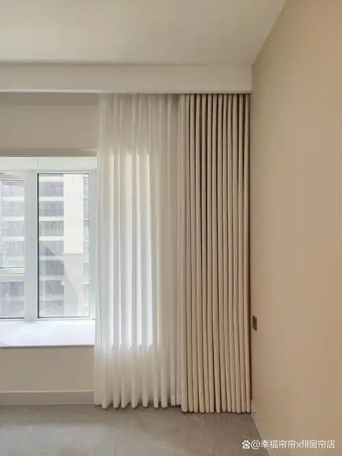 就拿窗帘盒这个设计,部分人只知道它挂窗帘好看,解决窗帘挂放问题,却