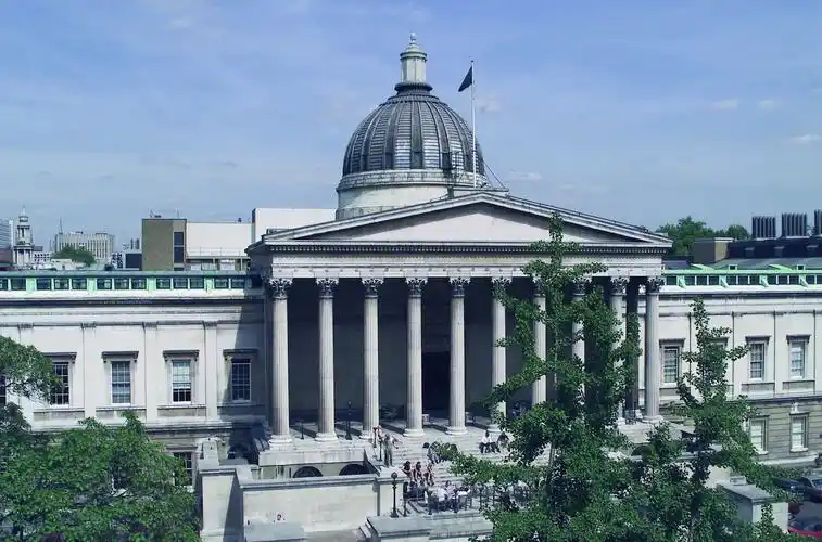 原名"伦敦大学",1826年创立于 a target="_blank" href="/item/英国