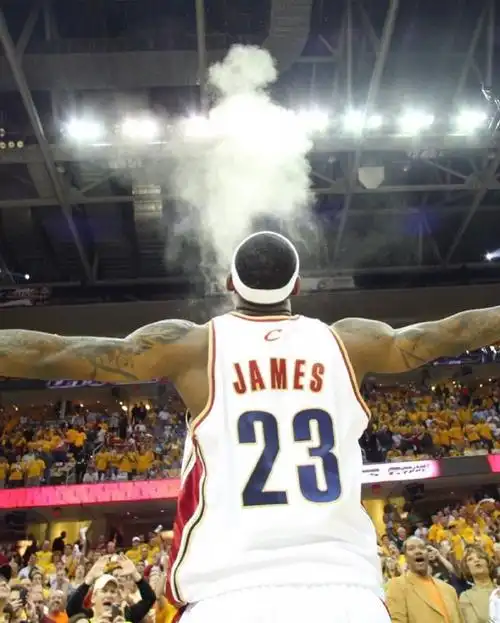 詹姆斯撒镁粉合集生涯最霸气动作没有之一