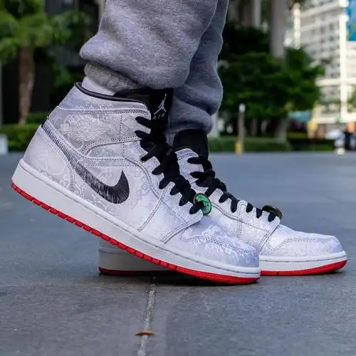 白丝绸 air jordan 1 mid 上脚香吗 下周六正式发售
