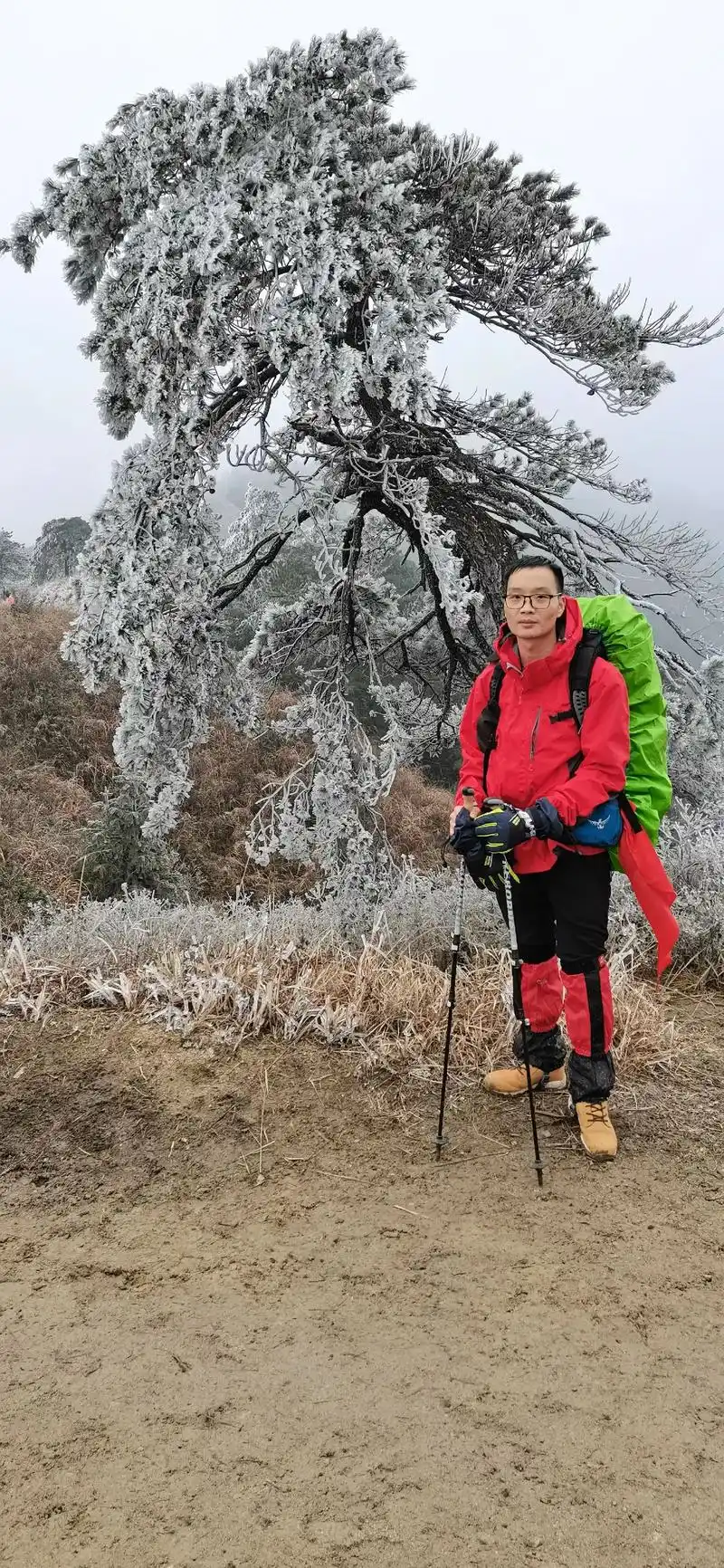 每一张照片都是满满的回忆和足迹 #户外徒步登山 #登上山顶 - 抖音