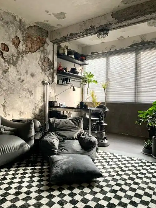 网友说这是叙利亚战损风,也有说这是很装修公司闹掰了.#装修灵感库