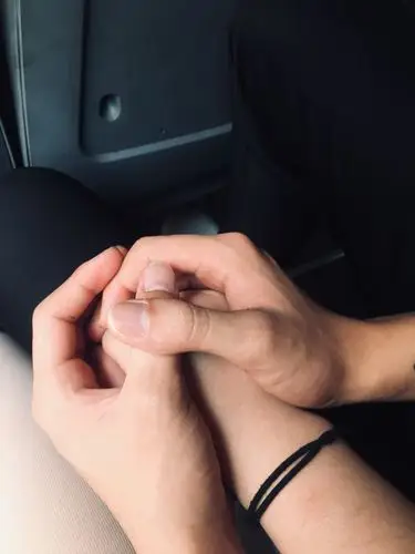 就这样牵着你的手不放开